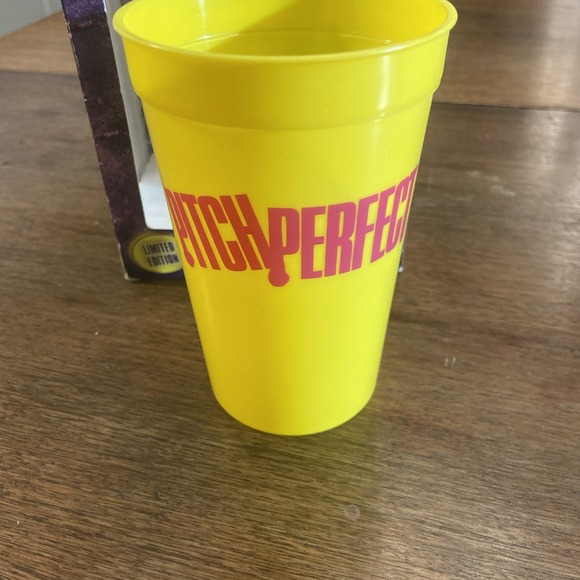 PITCH PERFECT - Aca-Awesome DVD Gift Box Set - Limited Edition - Picture 7 of 12